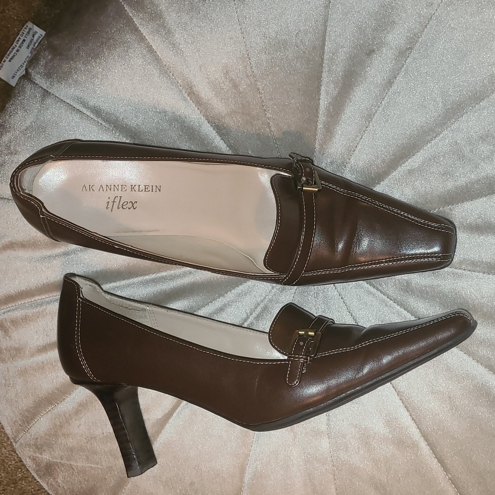 Anne Klein iflex Womens 7.5 comfy leather brown high heel dress shoes